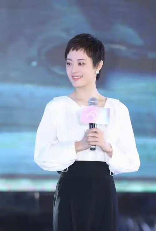 41岁孙俪终于选对发型!比20岁时更美,微卷短发太减龄像换了个人