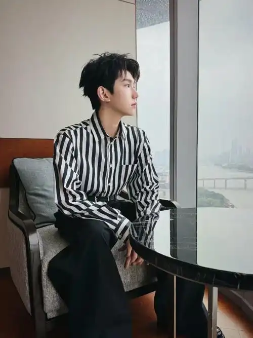 王源2024龙行绛气