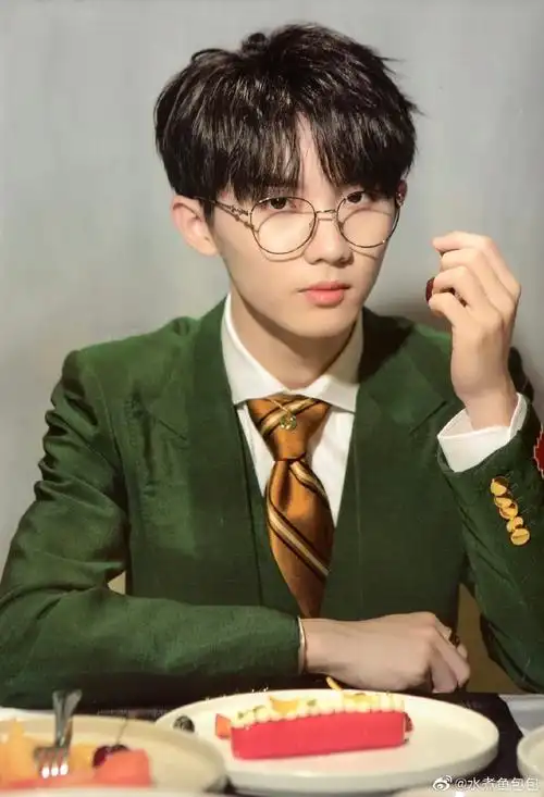 马嘉祺海俪恩品牌代言人#马嘉祺的眼镜造型百变,轻松驾驭各种风格,真