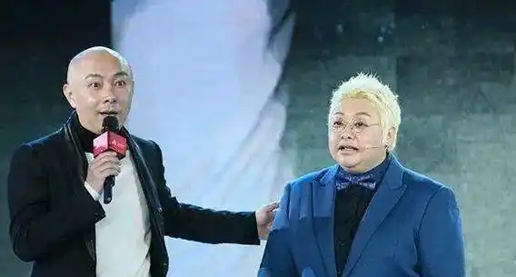 的韩红虽然心疼钱,但依然义气的说:第二天,张卫健醒酒后,许志安告诉他