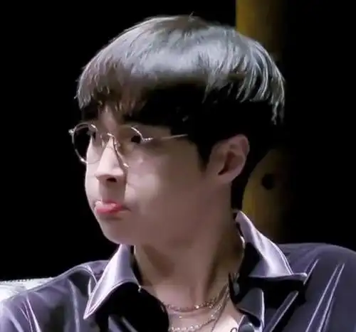 追星前:我讨厌撒娇的男生 追星后:啊啊啊啊啊,艺兴也太可爱了,我可以!