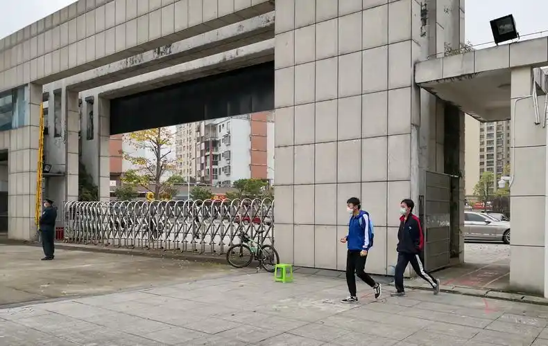 高效,有序----金沙高级中学高三年段答题卡发放小记