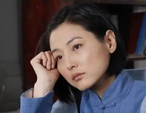 演员张延:嫁大5岁香港丈夫,婚后生一女,如今女儿比她还漂亮