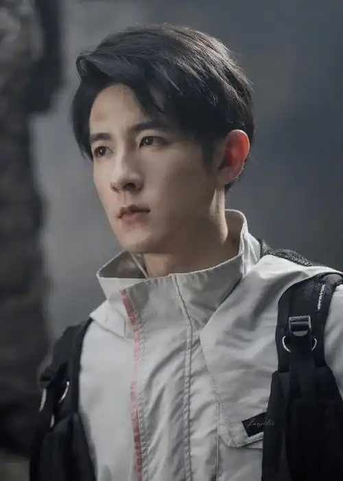 其他作品中有许多演员曾出演过这两个角色:刘宇宁,刘昱晗,季晨,季肖冰