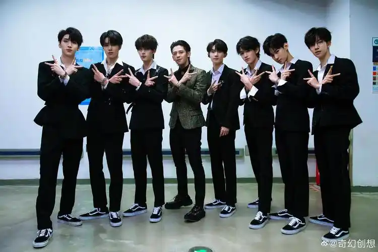 符龙飞和tfboys时代少年团的合照希望以后有人来挖坟告诉我几年后他们