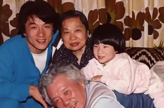 成龙父亲房道龙曾抛弃两个年幼的儿子祖籍安徽芜湖活了93岁