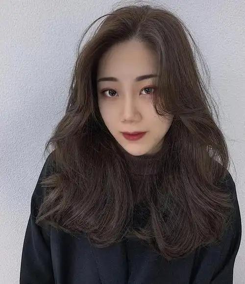 女人超过40岁,发色该怎么选?推荐三款好看的发色,减龄显气质