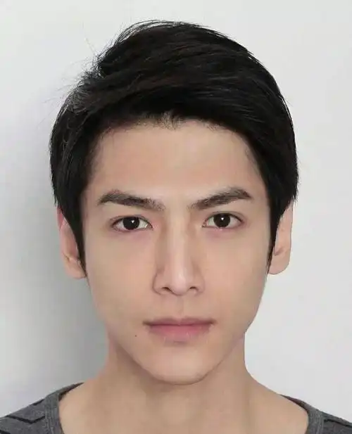 10位陆剧男星证件照,肖战,杨洋长得超精致,宋威龙从小帅到大