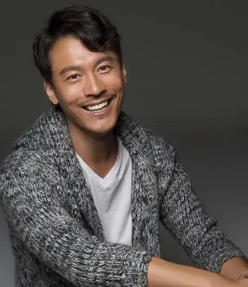 不知名男演员王东家暴,却有网友责怪他妻子,造成二次伤害