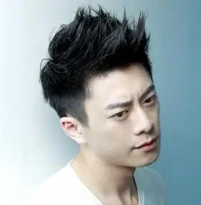 刺头发型怎么剪(男孩刺头发型图片)