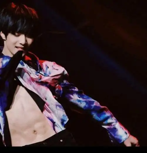 刘耀文穿衣服洗澡!粉丝:剧本明明可以换,tnt好几个成年了