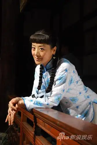 小李琳《高山青》饰演白玫小李琳《高山青》剧照新浪娱乐讯 由张有齐