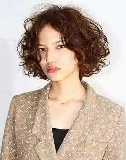 波波头螺丝烫发型图片可瘦脸的螺丝烫造型