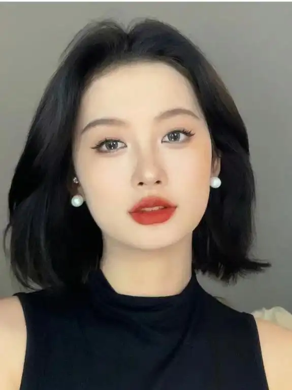 建议中年女人:少烫"大妈卷",今年流行这5种发型,时尚又减龄