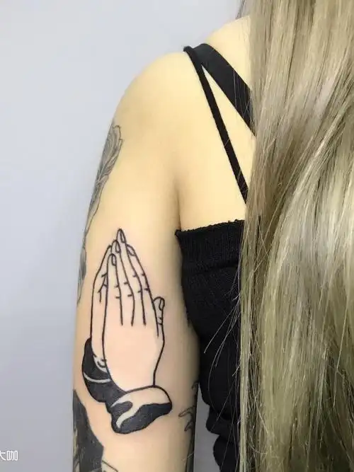 作品简介:双手合十虔诚祈祷0599