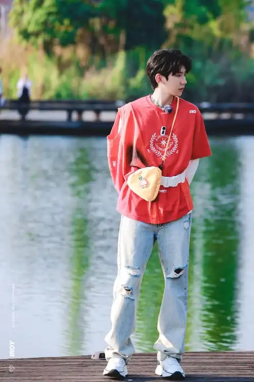 诚邀大家欣赏王源哥哥全身照的美图合集[送花花]@tfboys-王源