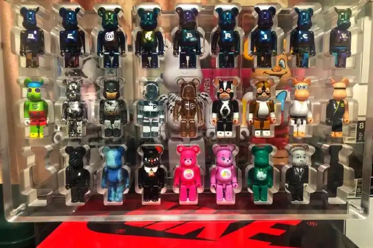 积木熊bearbrick  #积木熊43代,有大隐和小隐,升