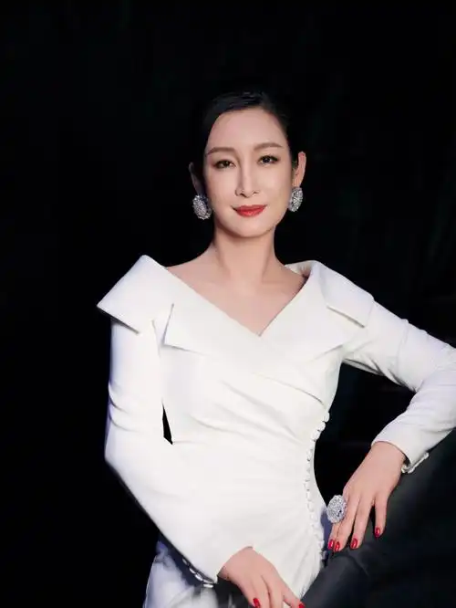 秦海璐inmoh白钻团形水晶耳坠及戒指