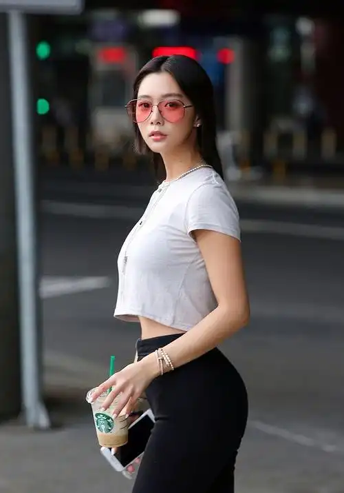 她是亚洲第一美女当她穿上无痕裤的那刻才明白直男们品味