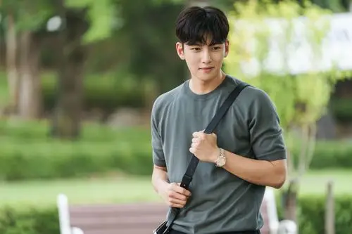 202102ellejapan池昌旭请融化我专访