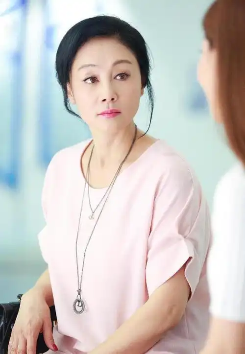 61岁王姬:30岁儿子智商仅4岁,32岁女儿高丽雯成弟弟"小妈"