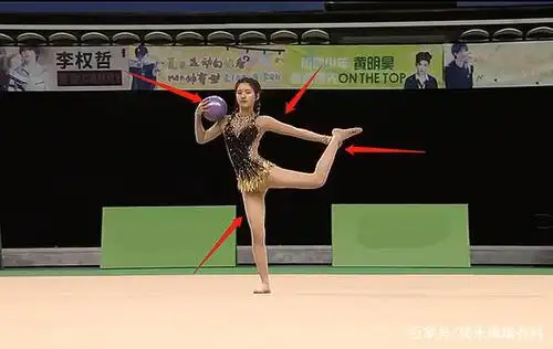 赵露思节目上表演"艺术体操",纵身跃起的那一刻,谁能扛得住?