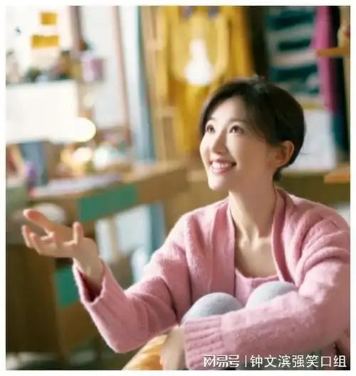 被生父扔进垃圾桶到巅峰,母亲捡回将她培养成明星,毛晓彤的逆袭