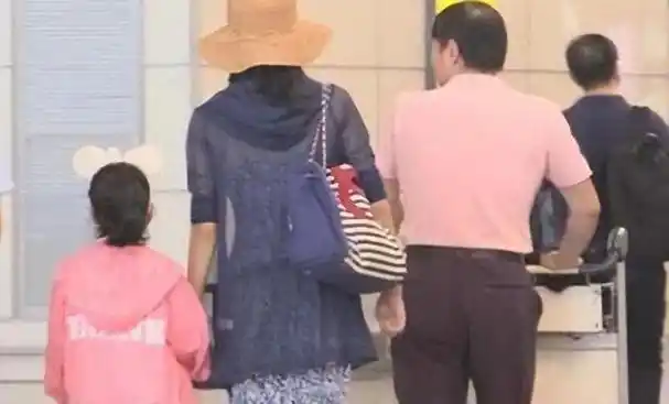 韩雪在日常生活中一直很低调,除了"炫爷爷",她从未透露过自己的私人