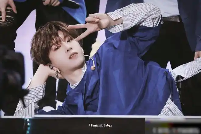 又双叒叕是室内抽烟范丞丞形象崩塌动作熟练一看就是老烟鬼