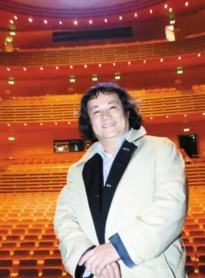 最著名的华人指挥家,现任瑞士苏黎世室内乐团音乐总监,首席指挥汤沐海