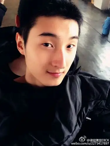 太原19岁舞蹈系鲜肉爆红网络堪比男生最美身材