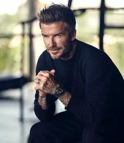 贝克汉姆晒新发型,一头白发真不适合他,这次被儿子"扳回一城"