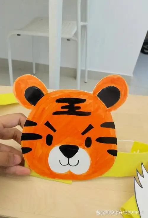 狐假虎威 幼儿园表演 老母亲负责道具头饰制作,满满成就感!