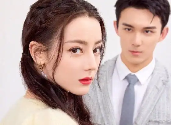 吴磊迪丽热巴双人大片cp感十足,俊男美女非常养眼!热巴五官绝美