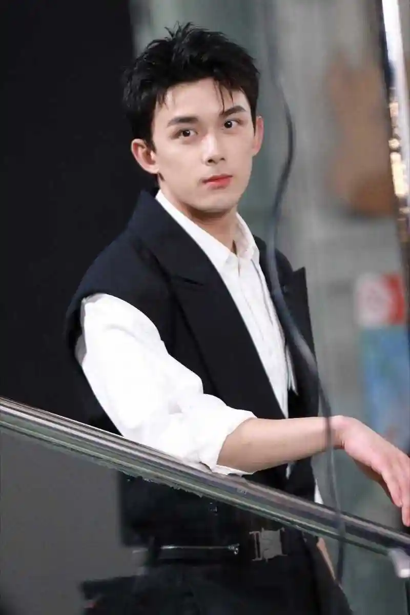 吴磊壁纸[微风][鲜花]