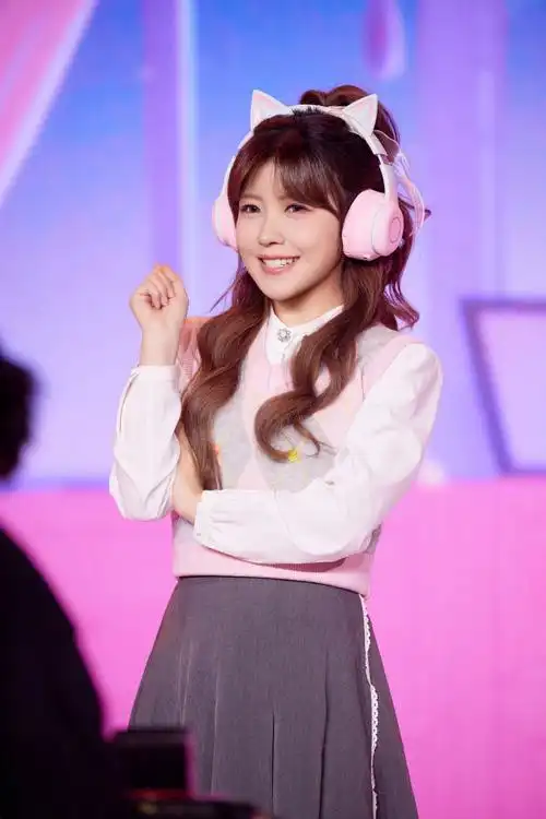 赖美云超话#央视重阳晚会##赖美云叫张凯丽honey#笑容治愈深秋的寒冷