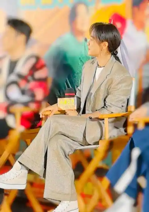 贾玲瘦了以后首次现身《时尚芭莎》完美蜕变,惊艳了所有人,暴赞_形象