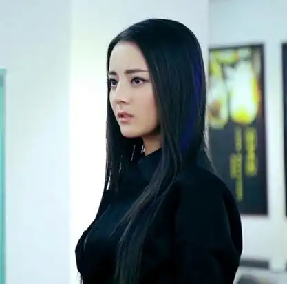 【图】迪丽热巴麻辣变形计剧照变女保镖 打戏过瘾却伤痕累累_内地剧