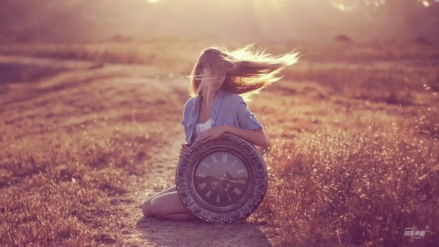 欧美逆光唯美非主流美女图片桌面壁纸