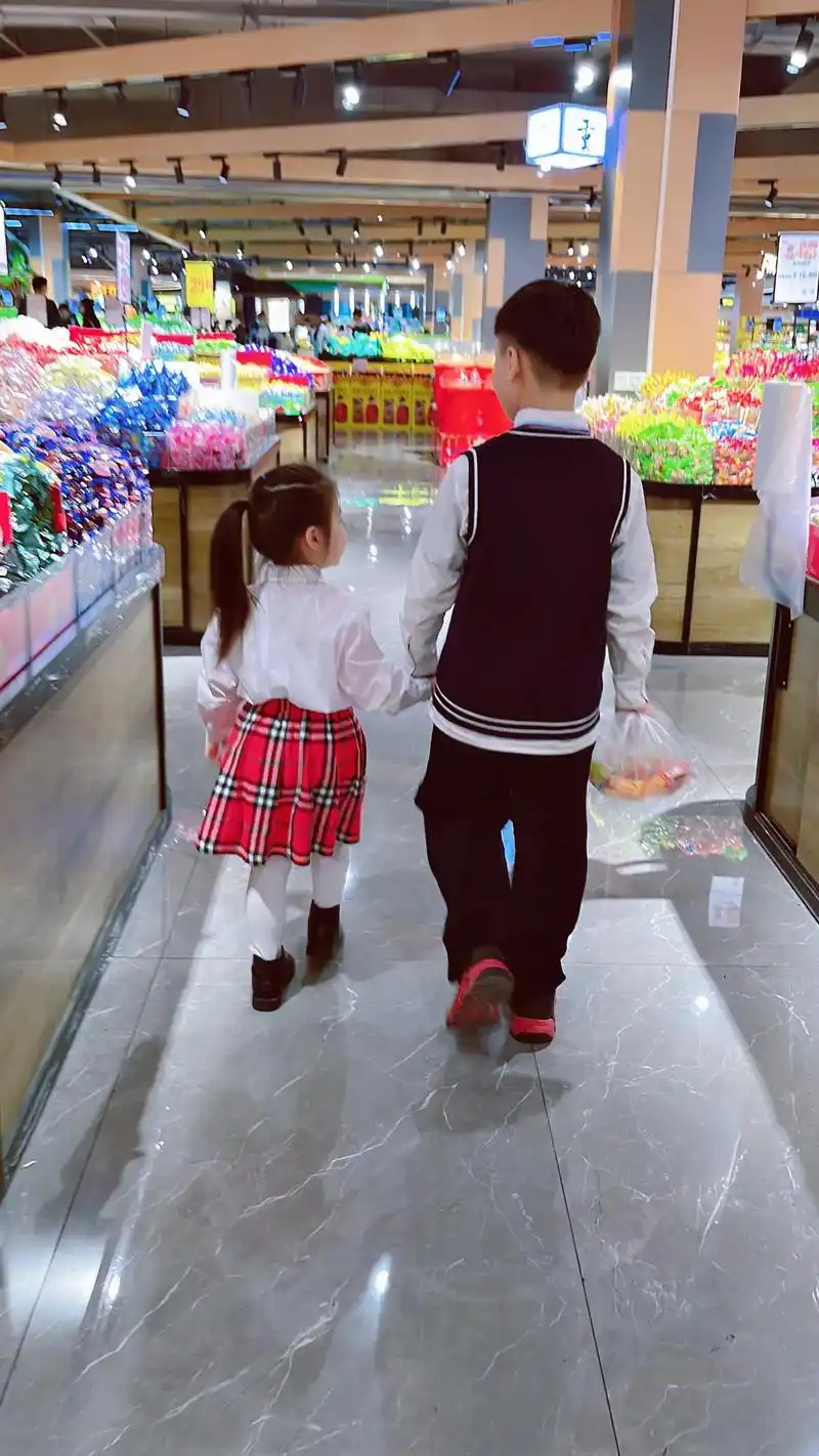 何其有幸一儿一女,拼了两次命凑成一个好字,从此有了棉袄也有了 - 抖