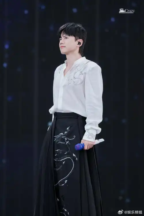 张杰新中式马面裙##张杰未live开往1982巡回演唱会