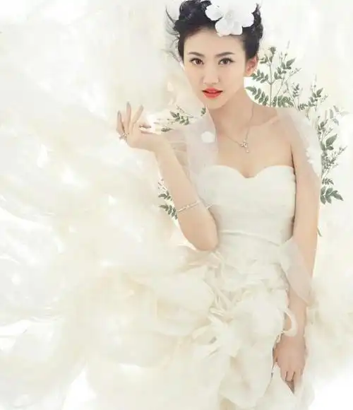 第一位要说的就是景甜,凭借着《大唐荣耀》这部剧中的沈珍珠一角