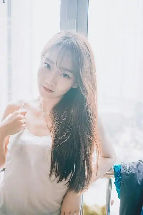 清纯阳光可爱牛仔裤美女居家俏皮唯美写真