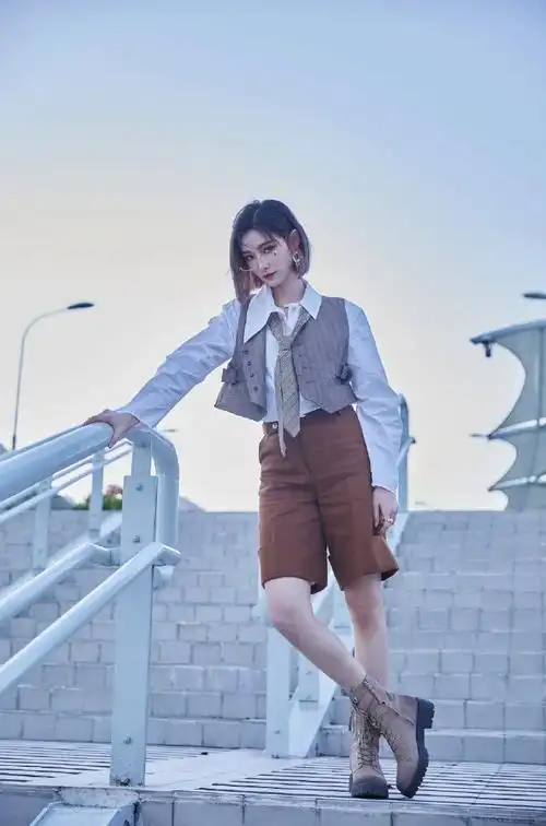 芭男星期衣##许佳琪金色半框眼镜