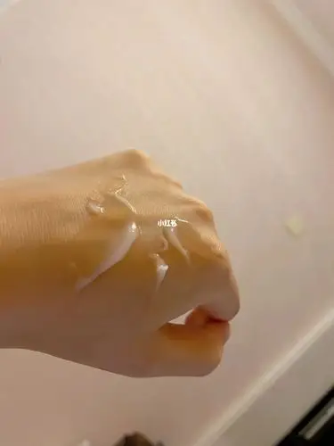 rnw护手霜很好抹开不油水润