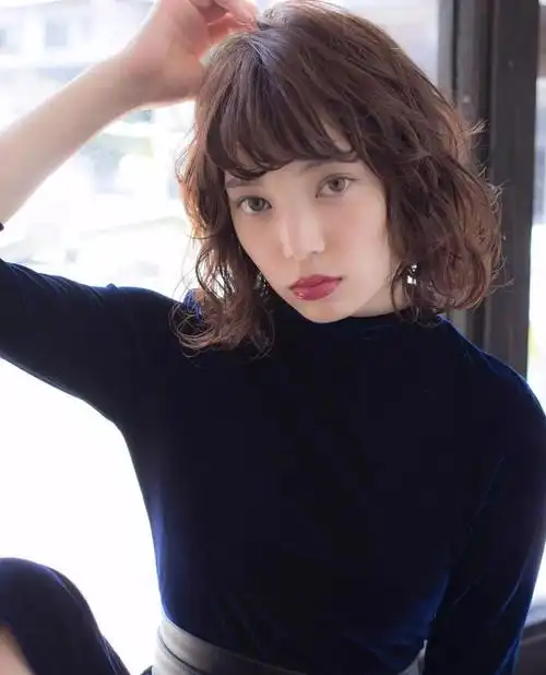 中短发烫发款式