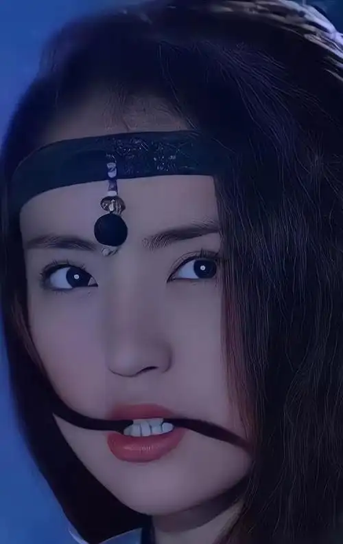 "女神龙"董璇年过40,身材十分丰腴性感,比年轻时更成熟迷人