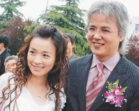 林瑞阳61岁生日张庭率众女员工为其庆生迷惑行为被网友骂惨