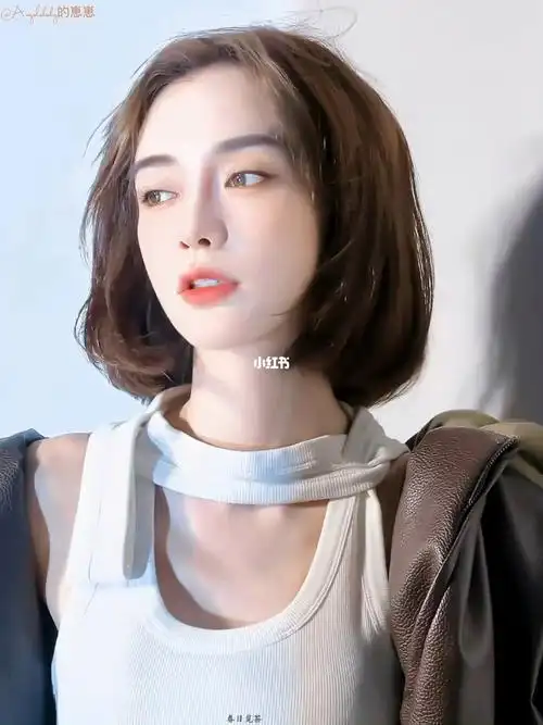 baby的短发机车造型