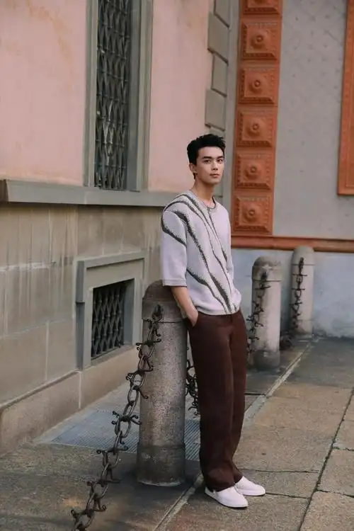 吴磊|穿搭_新浪新闻